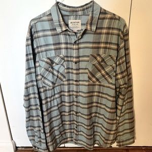 Men’s Burton blue plaid flannel button down shirt